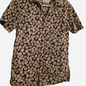 American Eagle Men’s Small Short Sleeve Black & White Daisy Floral Button Down